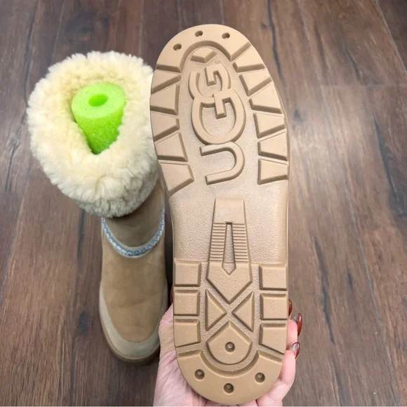 UGG Wonen’s Vintage Sundance Revival Tall Shearling Sand Boots SZ 9 - Picture 13 of 13
